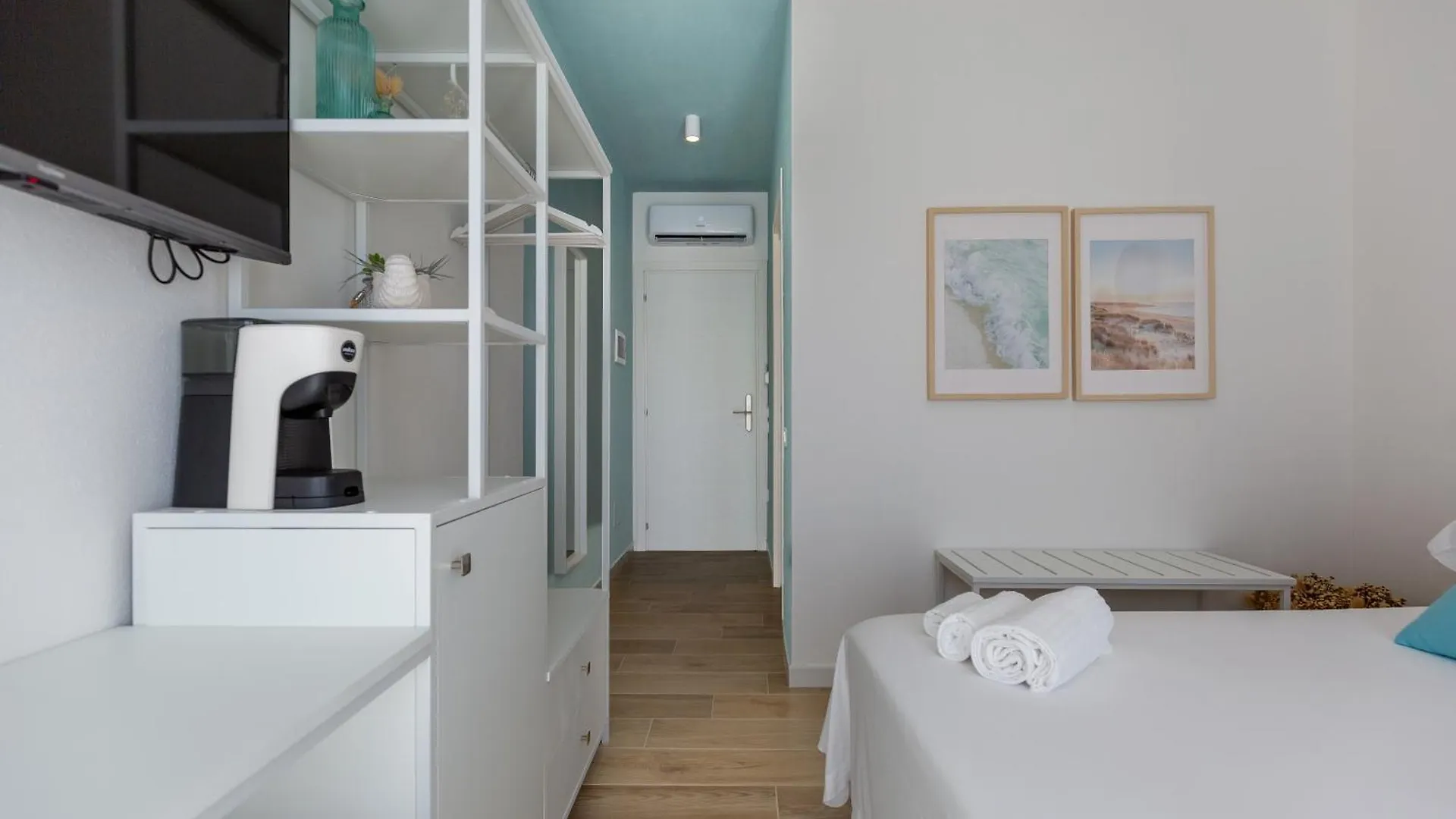 Delphis Pula Rooms 0*,  Italia